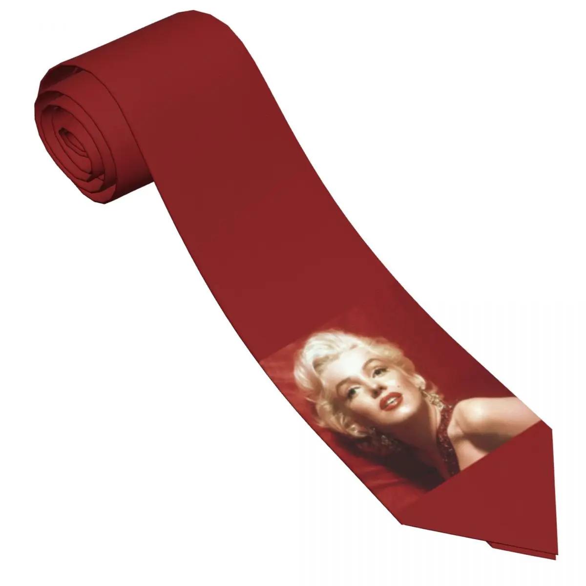 Monroe in Red ǽ Ÿ , Ʈ Ʈ Ÿ, ϸ , ǰ Į, Ÿ , Ÿ ׼
